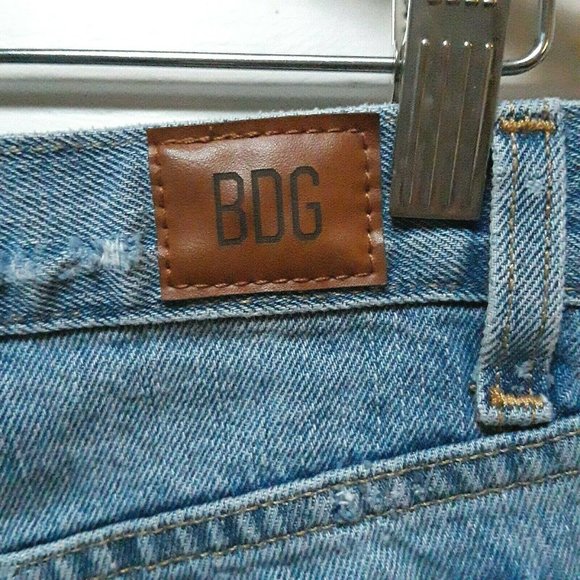 BDG Distressed Destructed Denim Jeans Blue Shorts Ripped Frayed Mid Rise Size 27 - Picture 11 of 12